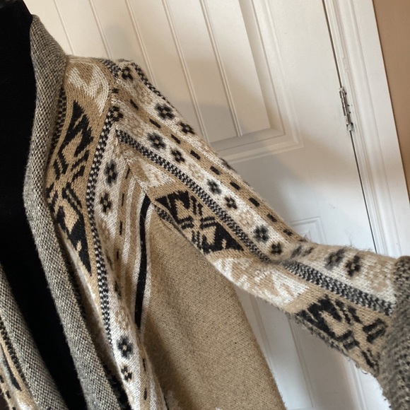 Large unique sweater!! - Picture 3 of 6